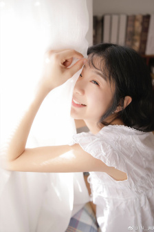 他突然掏出润滑液抹在我屁屁里
